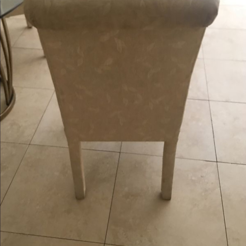 Dining Room Table With 4 Additional Family Chairs